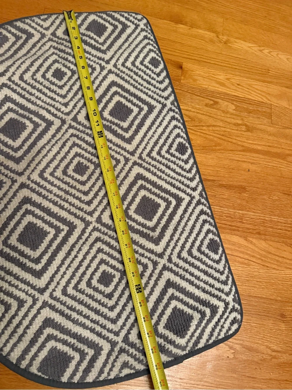 Geometric Pattern Gray and White Home Accent Rug